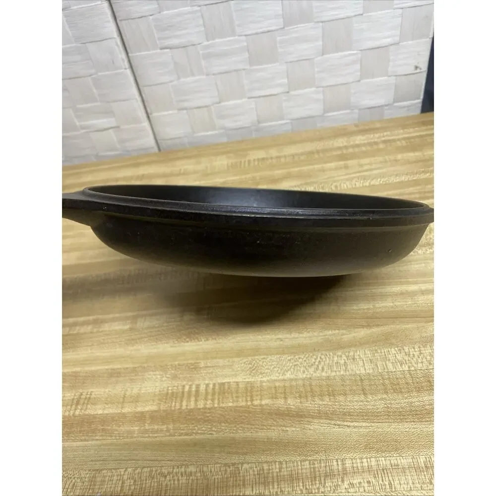 Vintage Lodge Cast Iron Skillet Pan 10” USA Frying Pan Round Corners